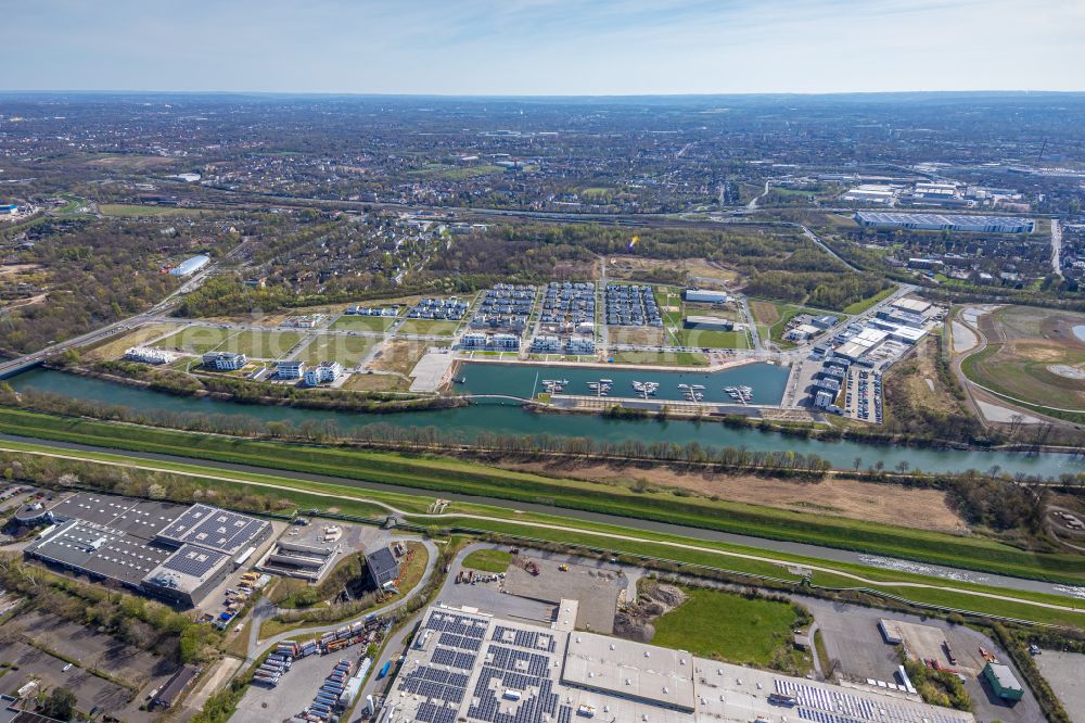 Gelsenkirchen from the bird's eye view: Single-family residential area of settlement along the Johannes-Rau-Allee in Gelsenkirchen in the state North Rhine-Westphalia, Germany