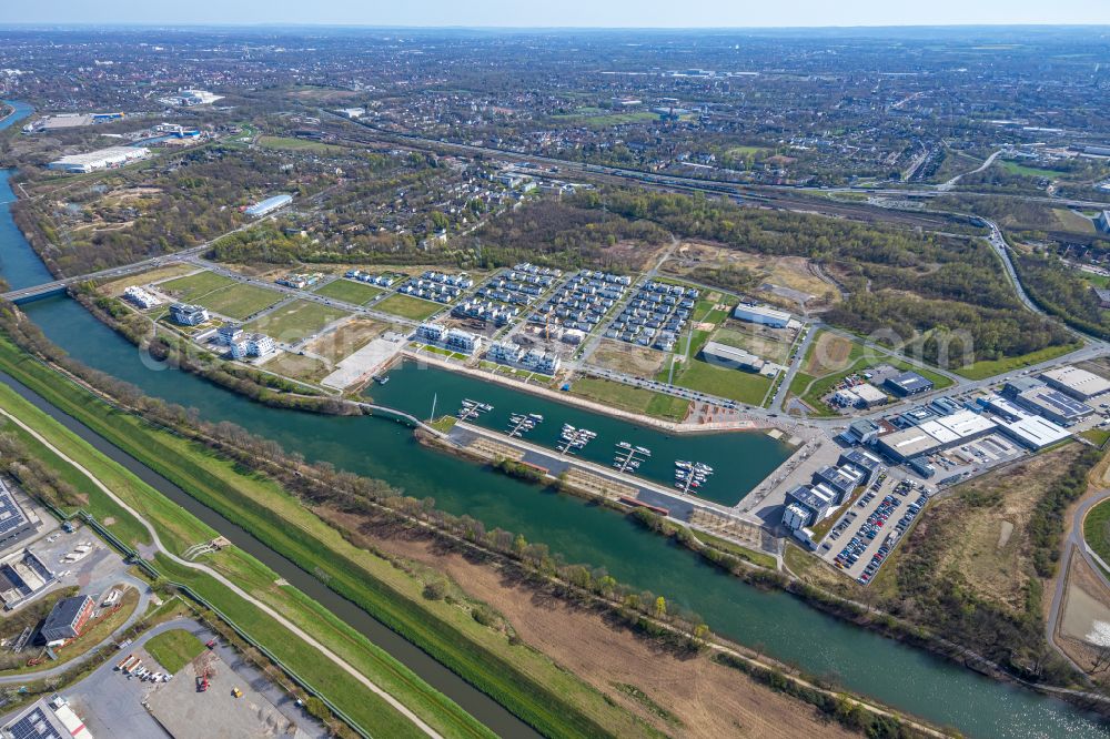 Gelsenkirchen from above - Single-family residential area of settlement along the Johannes-Rau-Allee in Gelsenkirchen in the state North Rhine-Westphalia, Germany