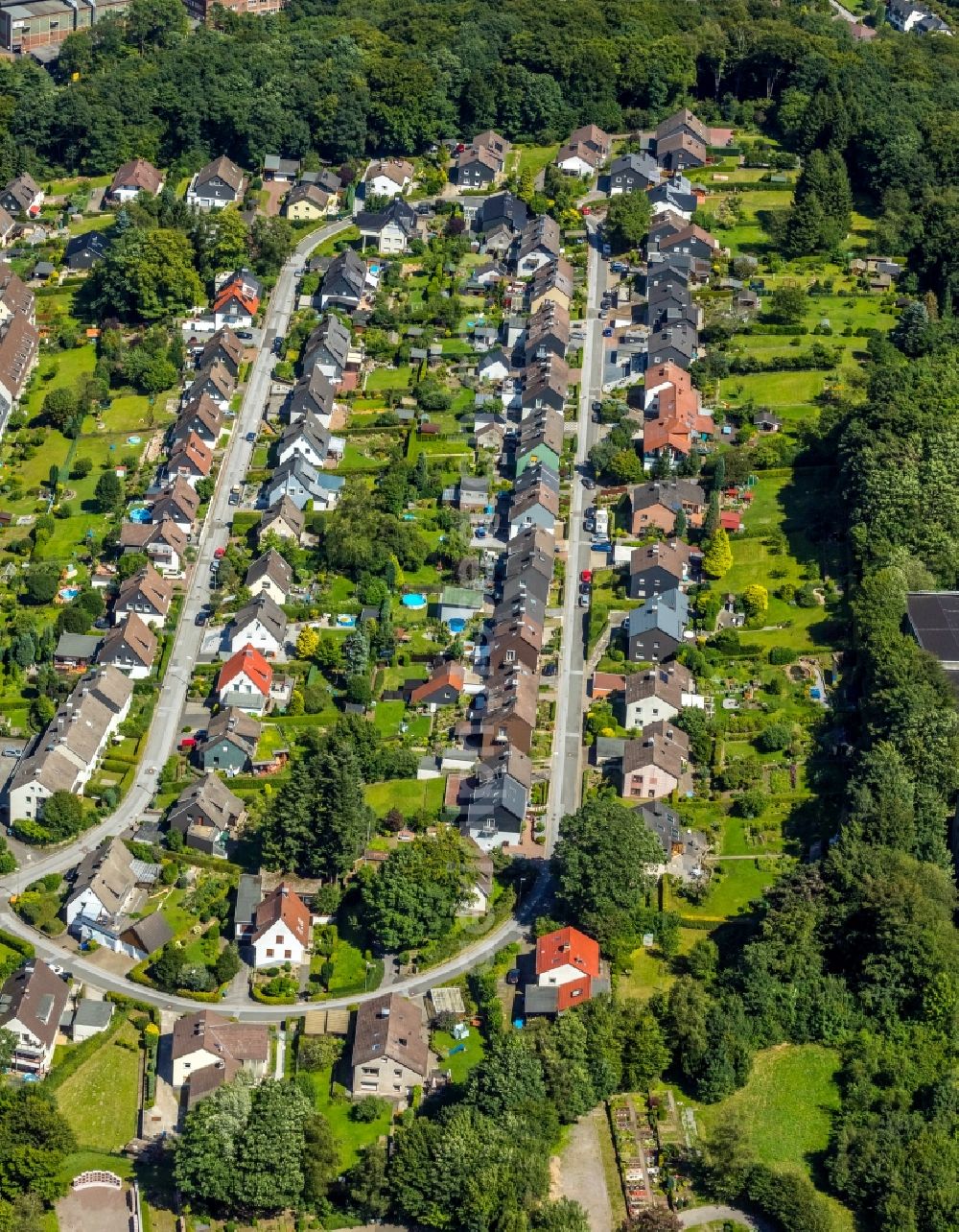 Ennepetal from above - Single-family residential area of settlement along the Leibnizstrasse in Ennepetal in the state North Rhine-Westphalia, Germany