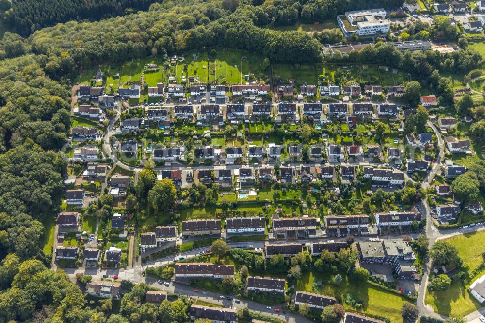 Ennepetal from the bird's eye view: Single-family residential area of settlement along the Leibnizstrasse in Ennepetal in the state North Rhine-Westphalia, Germany