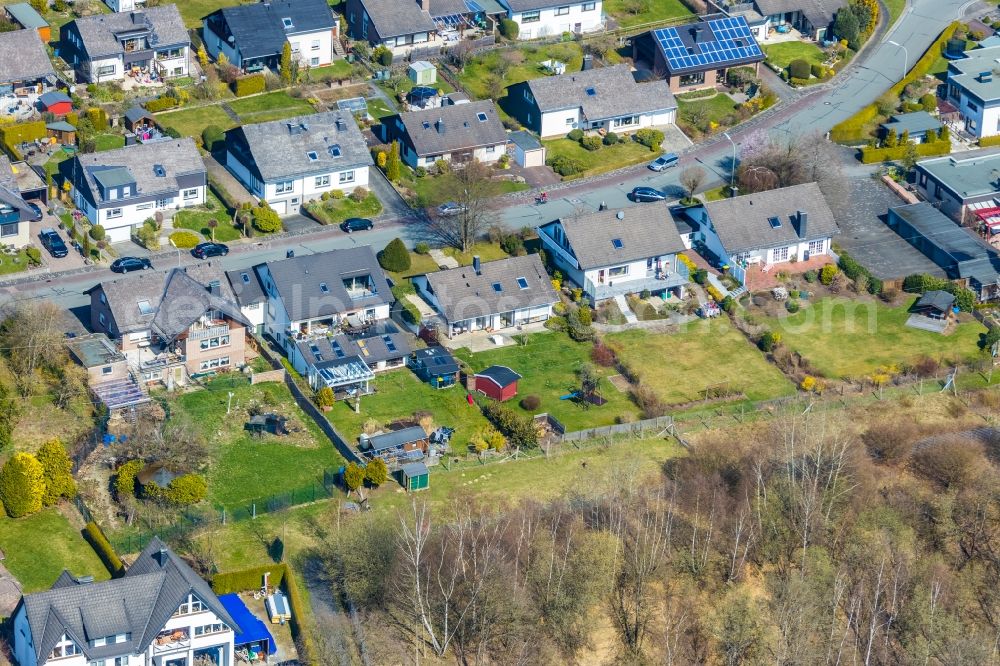 Meschede from above - Single-family residential area of settlement along the Liegnitzer Strasse in Meschede in the state North Rhine-Westphalia, Germany