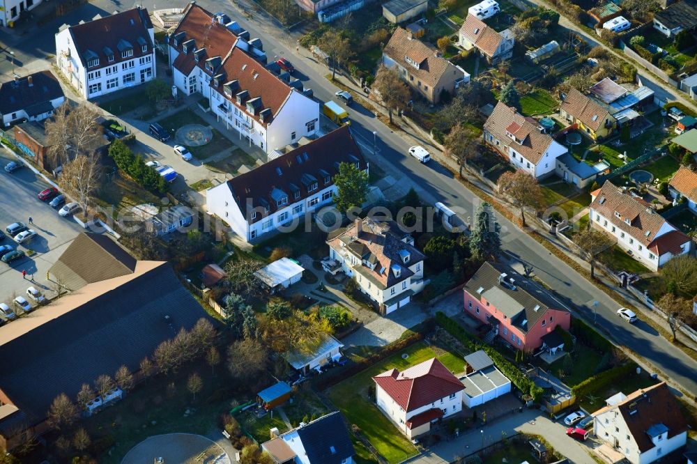 Aerial image Berlin - Single-family residential area of settlement along the Lindenberger Strasse - Am Wartenberger Luch - Am Genossenschaftsring in the district Hohenschoenhausen in Berlin, Germany