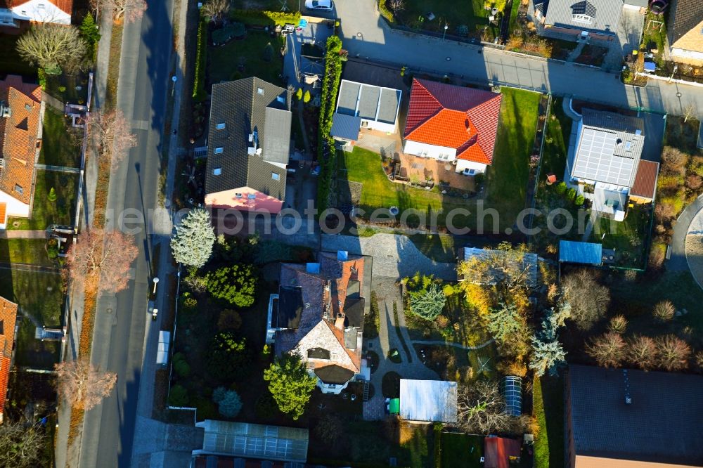 Aerial image Berlin - Single-family residential area of settlement along the Lindenberger Strasse - Am Wartenberger Luch - Am Genossenschaftsring in the district Hohenschoenhausen in Berlin, Germany