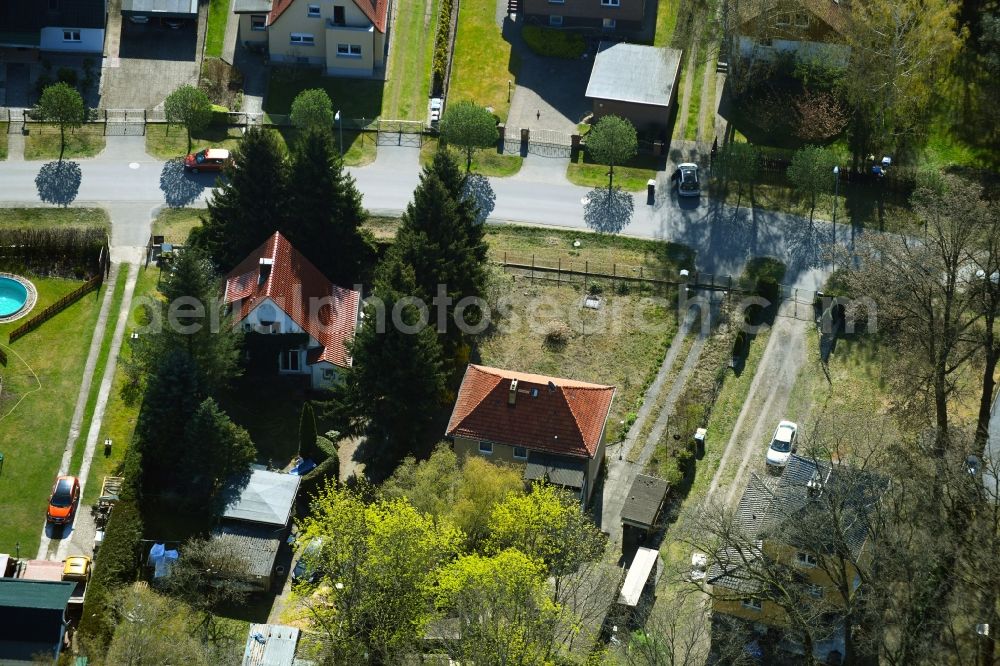 Aerial image Falkensee - Single-family residential area of settlement along the Mannheimer Strasse in Falkensee in the state Brandenburg, Germany