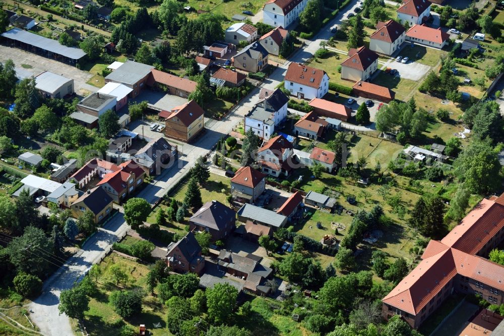 Aerial photograph Großräschen - Single-family residential area of settlement along the Muehlenstrasse in Grossraeschen in the state Brandenburg, Germany