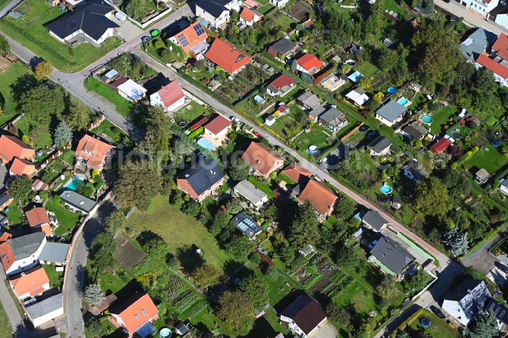 Hohe Börde from above - Single-family residential area of settlement along the Morgenstrasse in the district Irxleben in Hohe Boerde in the state Saxony-Anhalt, Germany