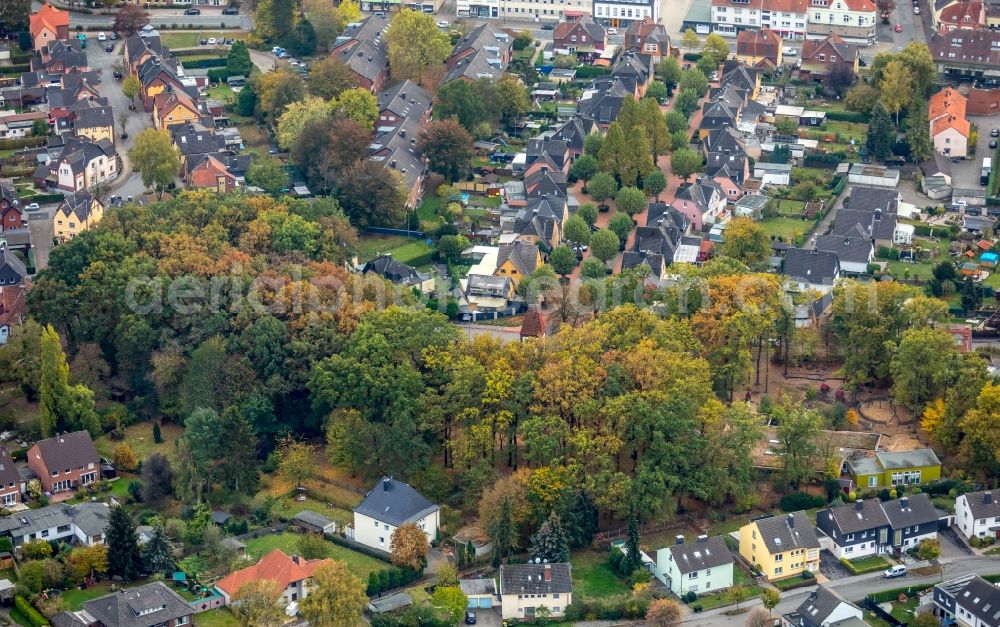 Bönen from above - Single-family residential area of settlement along the Niemoellerstrasse in Boenen in the state North Rhine-Westphalia, Germany