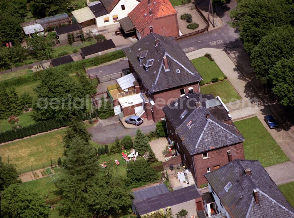 Aerial image Kamp-Lintfort - Single-family residential area of settlement along the Rheinberger Strasse in Kamp-Lintfort in the state North Rhine-Westphalia, Germany