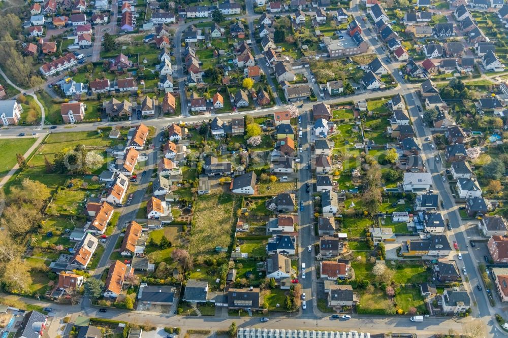 Hamm from the bird's eye view: Single-family residential area of settlement along the Schellingstrasse - Langewanneweg in Hamm in the state North Rhine-Westphalia, Germany