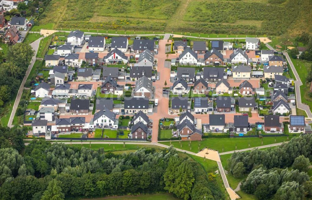 Hamm from the bird's eye view: Single-family residential area of settlement Am Eversbach in the district Bockum-Hoevel in Hamm in the state North Rhine-Westphalia, Germany