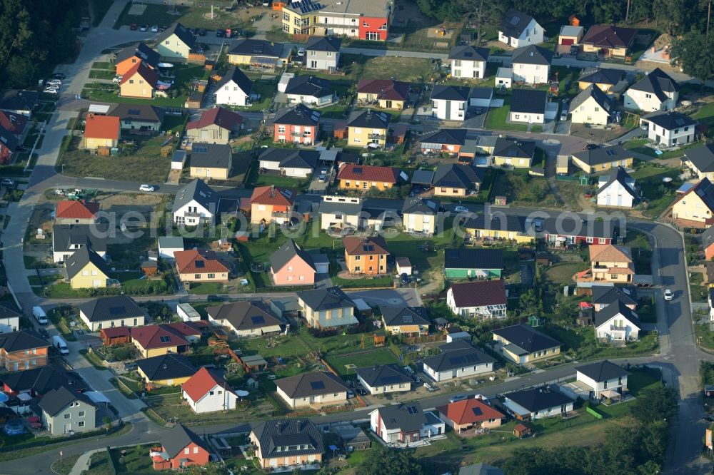 Erkner from the bird's eye view: Residential area of single family houses on Flakenseeweg in Erkner in the state of Brandenburg