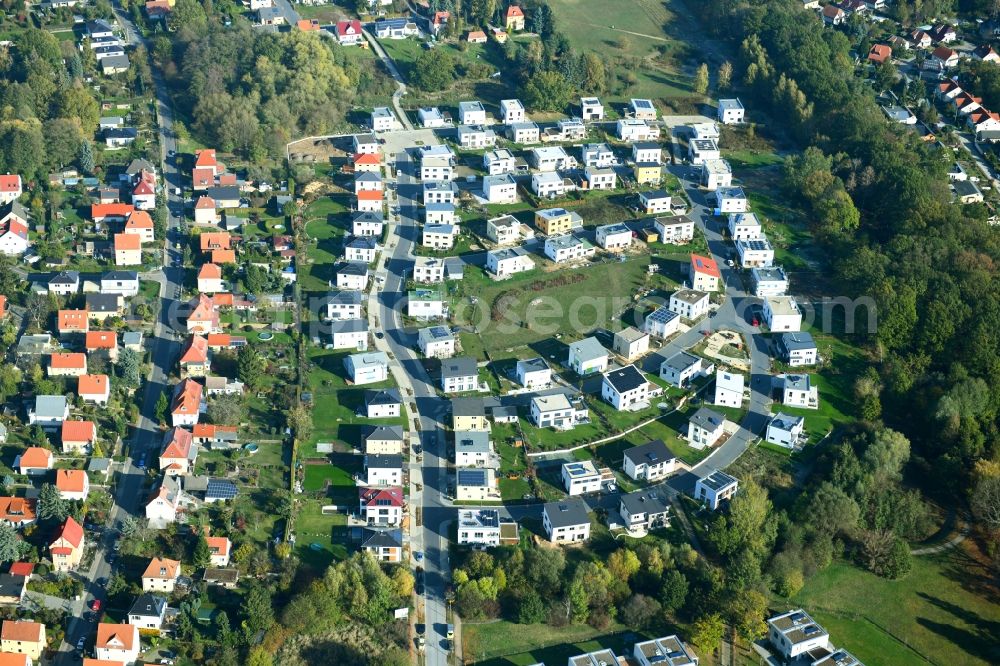 Dresden from the bird's eye view: Single-family residential area of settlement Am Floessertgraben - Teichwiesenweg in the district Klotzsche in Dresden in the state Saxony, Germany