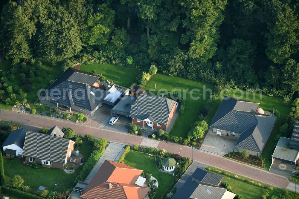 Aerial image Fredenbeck - Single-family residential area of settlement Am Muehlenweg in Fredenbeck in the state Lower Saxony