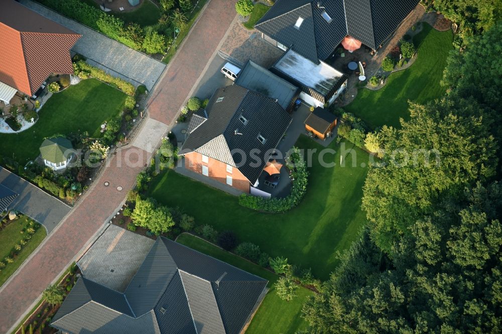 Aerial photograph Fredenbeck - Single-family residential area of settlement Am Muehlenweg in Fredenbeck in the state Lower Saxony