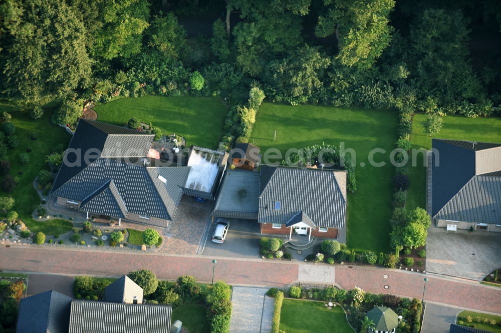 Aerial photograph Fredenbeck - Single-family residential area of settlement Am Muehlenweg in Fredenbeck in the state Lower Saxony