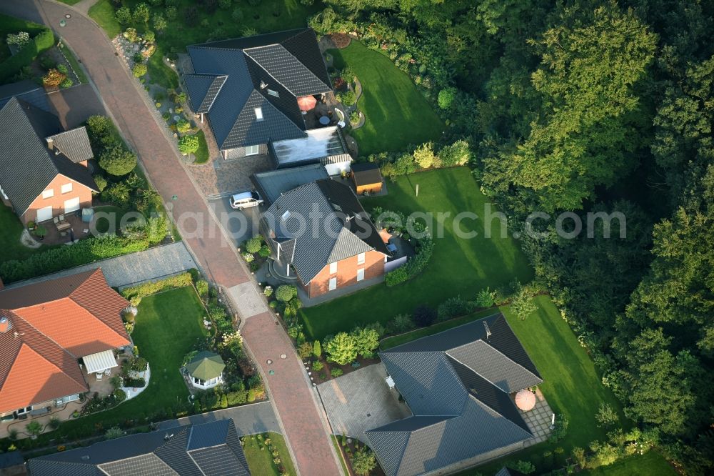 Aerial image Fredenbeck - Single-family residential area of settlement Am Muehlenweg in Fredenbeck in the state Lower Saxony