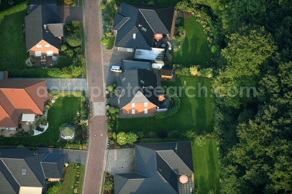 Aerial photograph Fredenbeck - Single-family residential area of settlement Am Muehlenweg in Fredenbeck in the state Lower Saxony