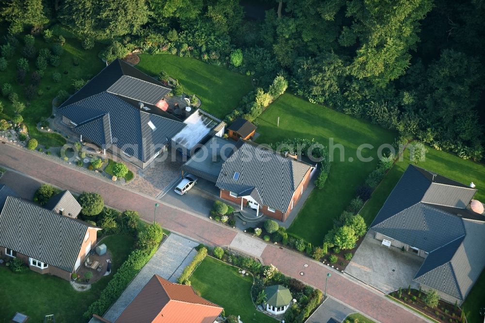 Aerial photograph Fredenbeck - Single-family residential area of settlement Am Muehlenweg in Fredenbeck in the state Lower Saxony