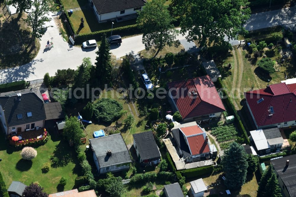 Fredersdorf-Vogelsdorf from the bird's eye view: Single-family residential area of settlement in Fredersdorf-Vogelsdorf in the state Brandenburg