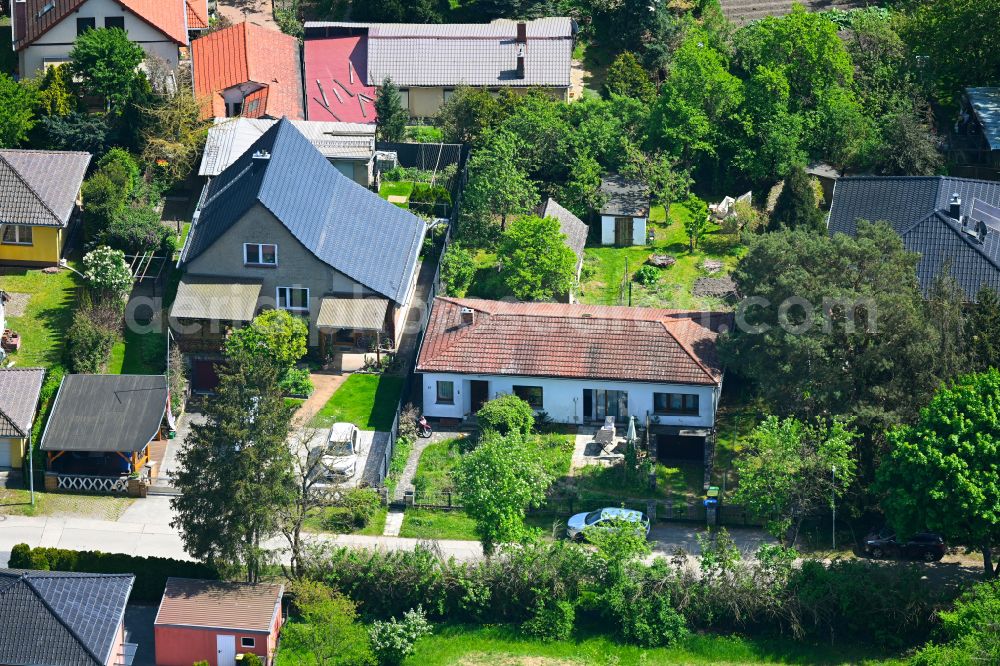 Aerial photograph Fredersdorf-Vogelsdorf - Single-family residential area of settlement on street Hebbelstrasse in Fredersdorf-Vogelsdorf in the state Brandenburg, Germany