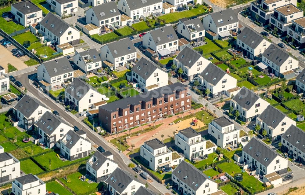 Düsseldorf from the bird's eye view: Single-family residential area of settlement Gartenstadt Reitzenstein in Duesseldorf in the state North Rhine-Westphalia, Germany