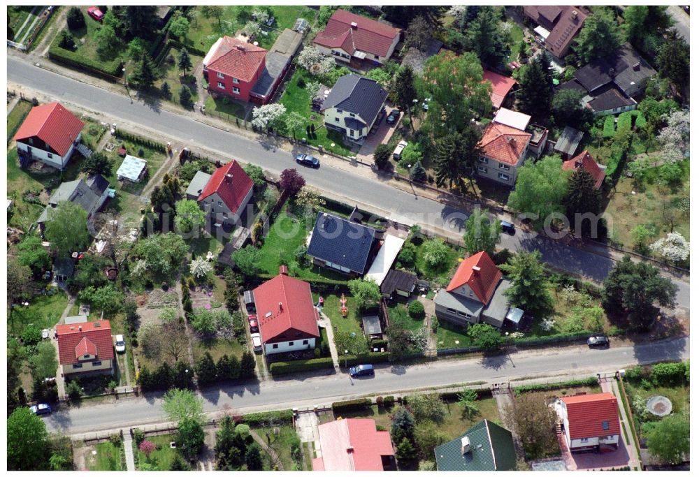 Aerial photograph Berlin - Single-family residential area of settlement Grabenstrasse - Gruenderstrasse - Kablower Weg in the district Bohnsdorf in Berlin, Germany