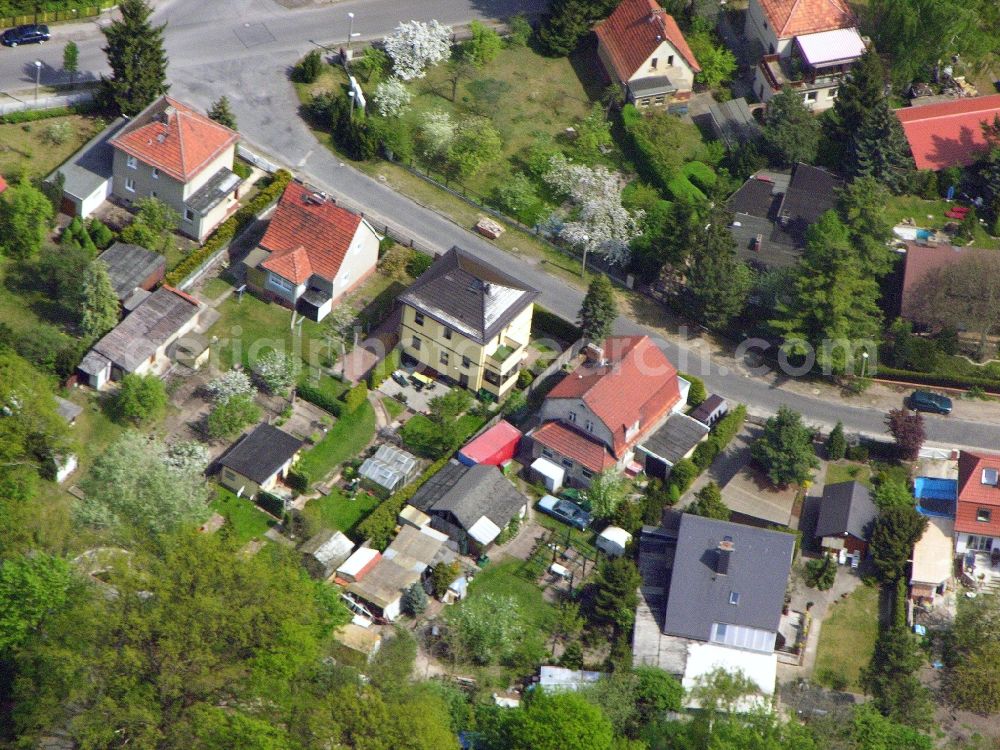 Aerial photograph Berlin - Single-family residential area of settlement Grabenstrasse - Gruenderstrasse - Kablower Weg in the district Bohnsdorf in Berlin, Germany