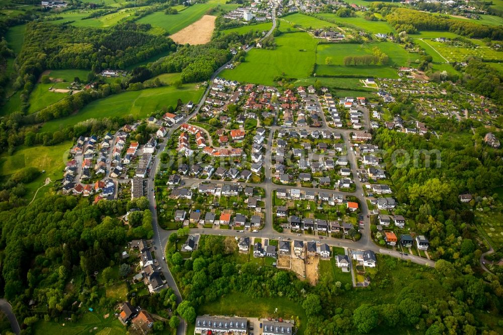 Hagen from the bird's eye view: Single-family residential area of settlement in the district Baukloh in Hagen in the state North Rhine-Westphalia