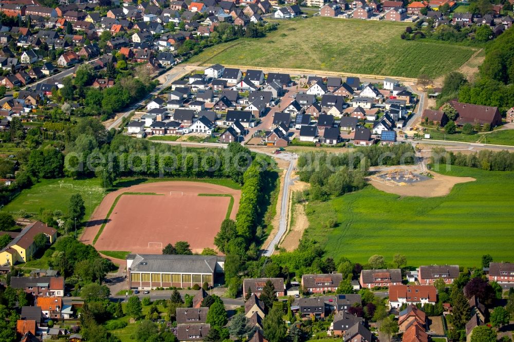 Aerial image Hamm - Single-family residential area of settlement along the road Am Eversbach in Hamm in the state North Rhine-Westphalia