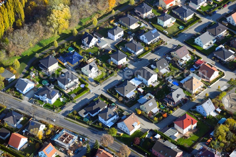 Aerial photograph Berlin - Single-family residential area of settlement Am Hechtgraben in the district Wartenberg in Berlin, Germany