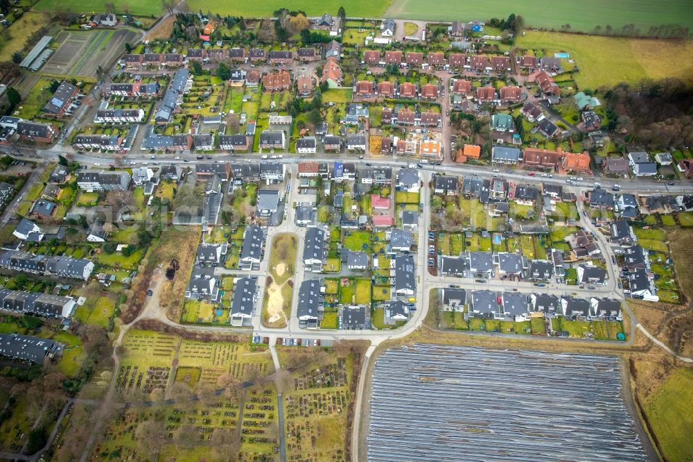 Gladbeck from above - Single-family residential area of settlement at the Hege street in Gladbeck in the state North Rhine-Westphalia