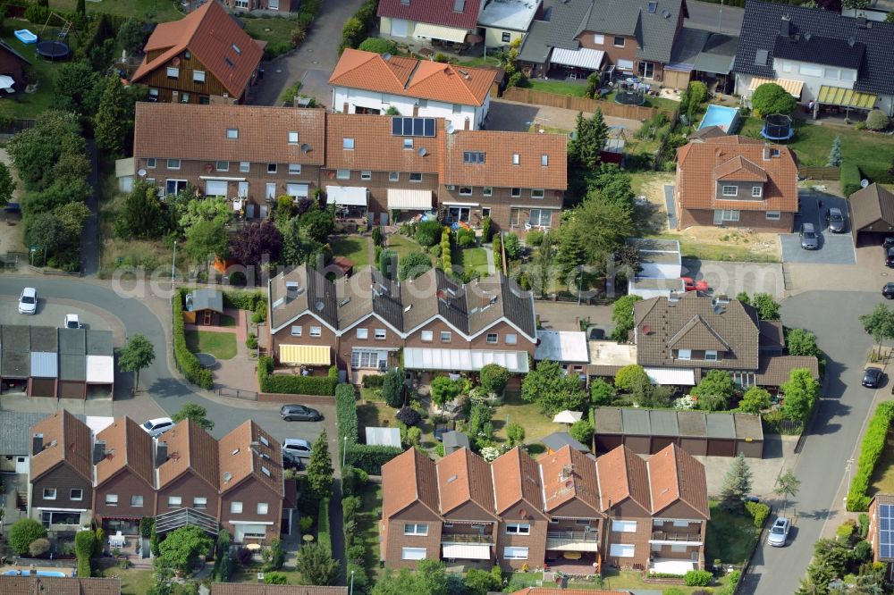 Hehlingen from above - Single-family residential area of settlement on Bruchwiesen in Hehlingen in the state Lower Saxony