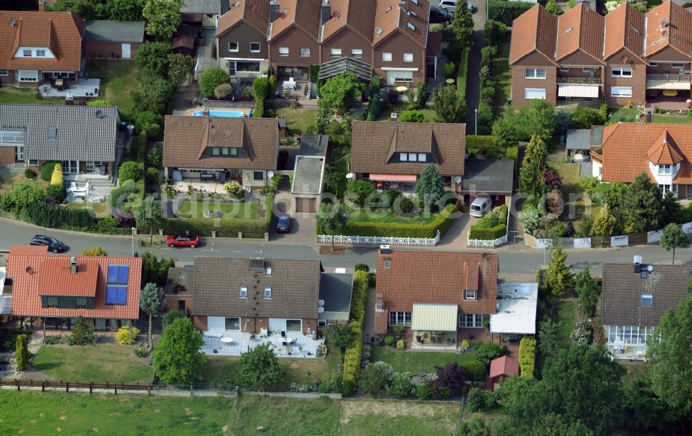 Hehlingen from the bird's eye view: Single-family residential area of settlement on Bruchwiesen in Hehlingen in the state Lower Saxony