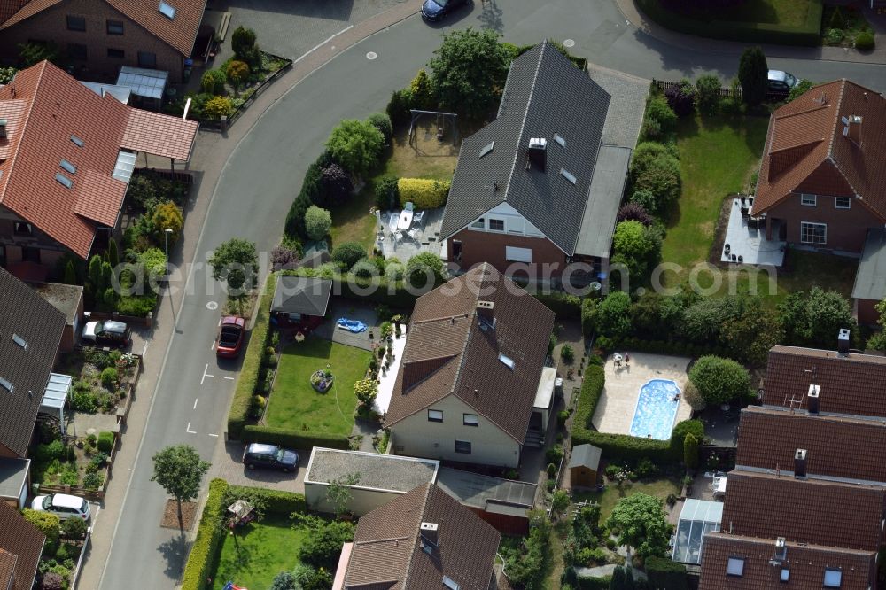 Hehlingen from the bird's eye view: Single-family residential area of settlement on Bruchwiesen in Hehlingen in the state Lower Saxony