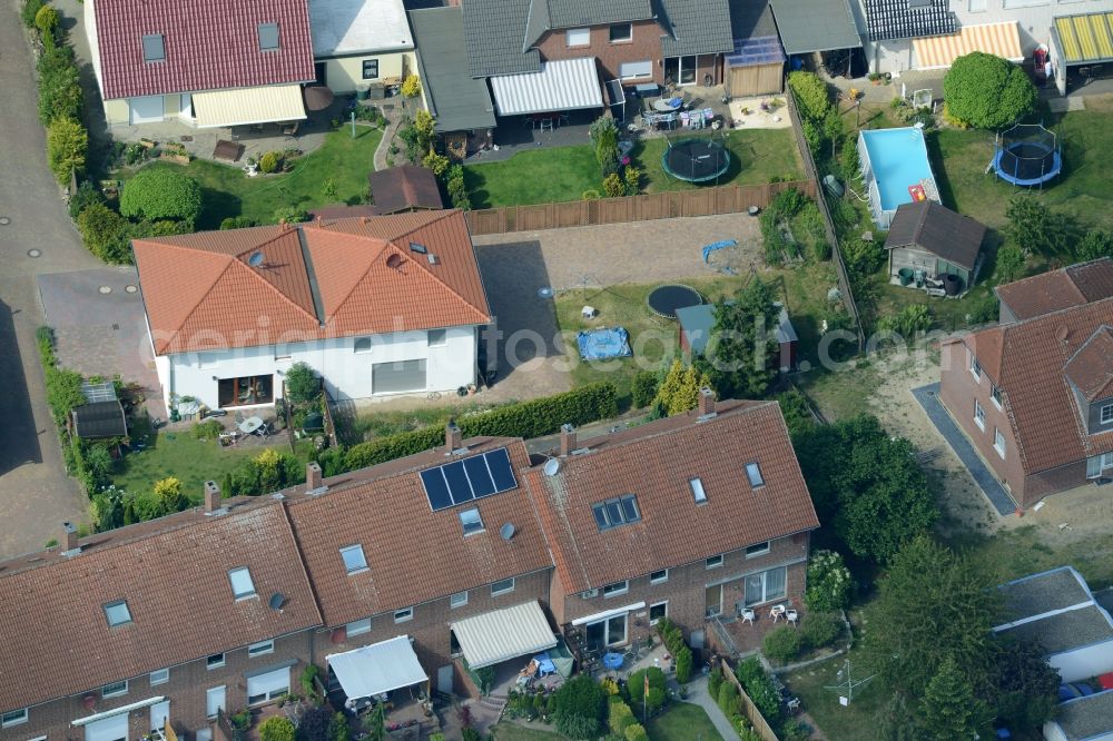 Hehlingen from above - Single-family residential area of settlement on Bruchwiesen in Hehlingen in the state Lower Saxony