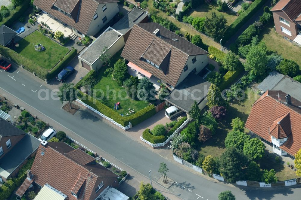 Hehlingen from above - Single-family residential area of settlement on Bruchwiesen in Hehlingen in the state Lower Saxony