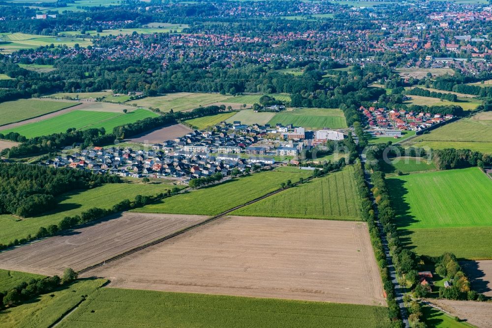 Stade from above - Single-family residential area of settlement Heidesiedlung in the district Riensfoerde in Stade in the state Lower Saxony, Germany