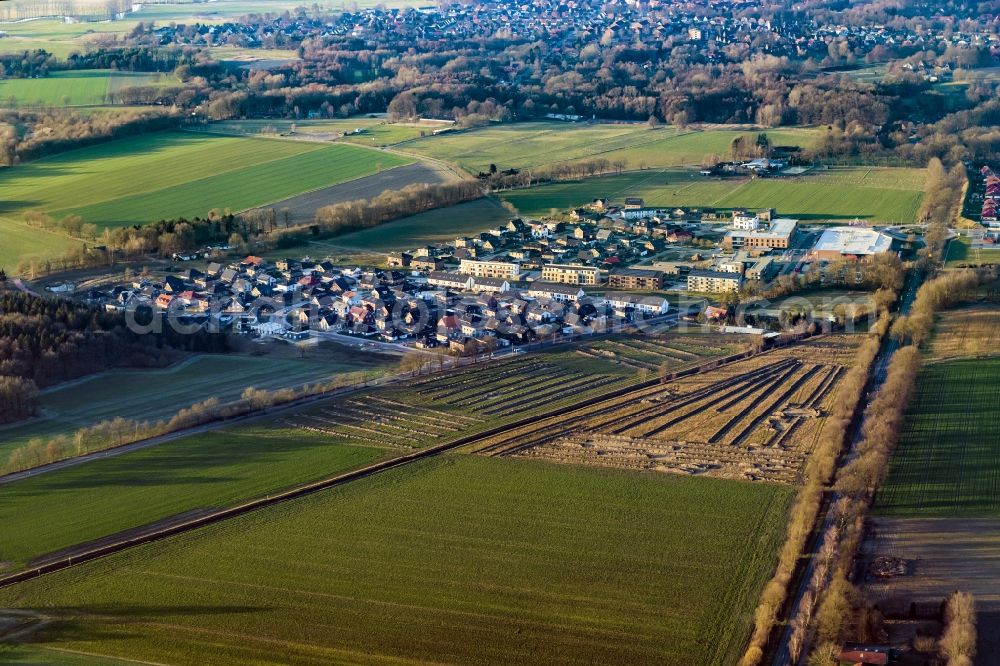 Stade from above - Single-family residential area of settlement Heidesiedlung in the district Riensfoerde in Stade in the state Lower Saxony, Germany