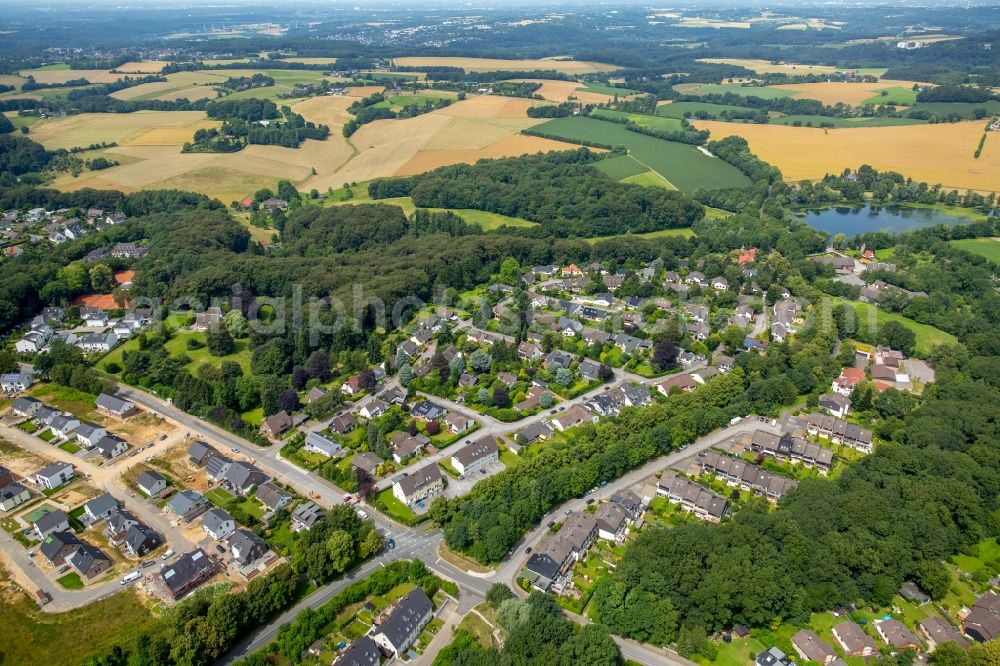 Heiligenhaus from the bird's eye view: Residential a single-family settlement on the road 'Abtskuecher in Heiligenhaus in North Rhine-Westphalia