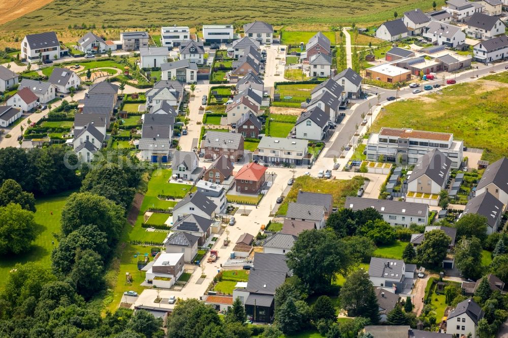 Heiligenhaus from above - Single-family residential area of settlement Selbeck in Heiligenhaus in the state North Rhine-Westphalia