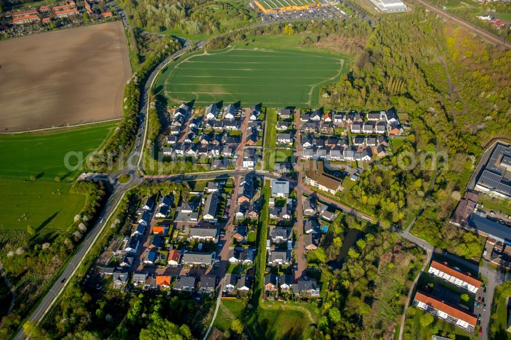 Hamm from the bird's eye view: Residential area with single family houses on Heinrich-Waeltermann-Strasse in the Heessen part of Hamm in the state of North Rhine-Westphalia