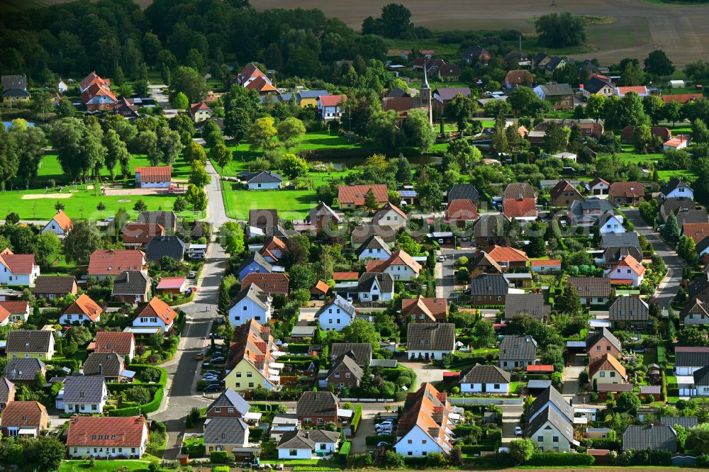 Ihlenfeld from the bird's eye view: Single-family residential area of settlement on street Am Anger in Ihlenfeld in the state Mecklenburg - Western Pomerania, Germany