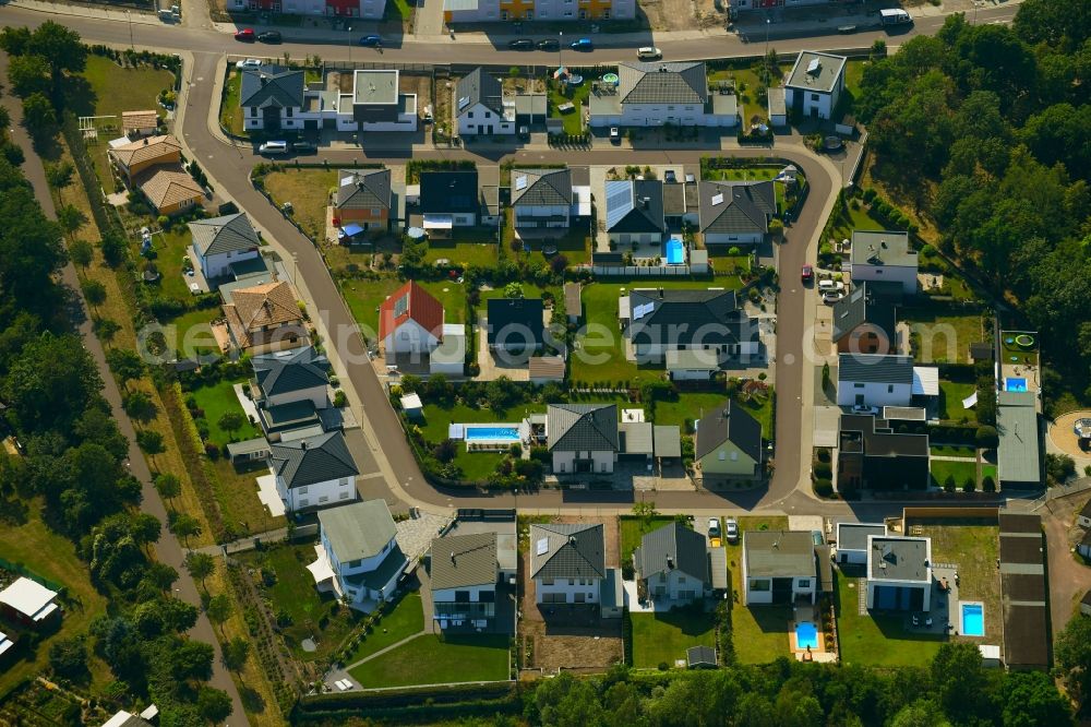 Magdeburg from the bird's eye view: Single-family residential area of settlement An of Kononenbahn in the district Cracau in Magdeburg in the state Saxony-Anhalt, Germany