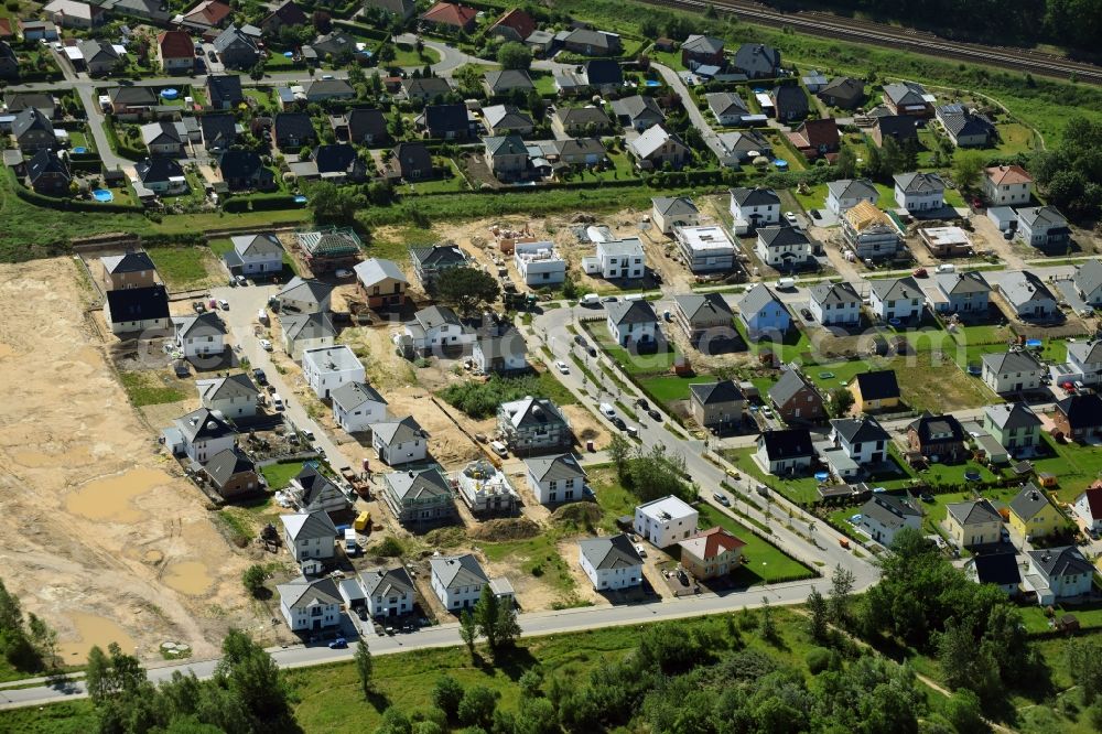 Aerial image Berlin - Single-family residential area of settlement Kaulbachstrasse - Bisamstrasse - Waschbaerweg in the district Mahlsdorf in Berlin, Germany