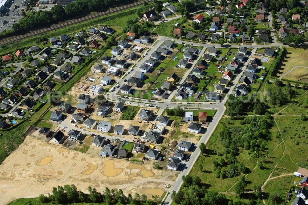 Aerial image Berlin - Single-family residential area of settlement Kaulbachstrasse - Bisamstrasse - Waschbaerweg in the district Mahlsdorf in Berlin, Germany