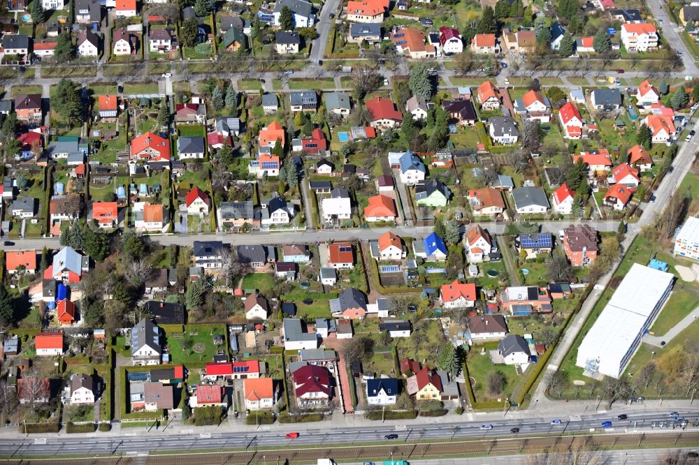 Berlin from above - Single-family residential area of settlement Landsberger Allee - Schoenagelstrasse in the district Marzahn in Berlin