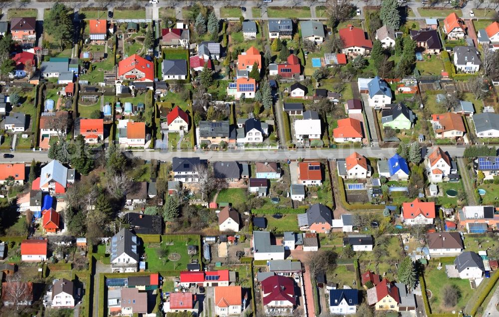 Berlin from the bird's eye view: Single-family residential area of settlement Landsberger Allee - Schoenagelstrasse in the district Marzahn in Berlin