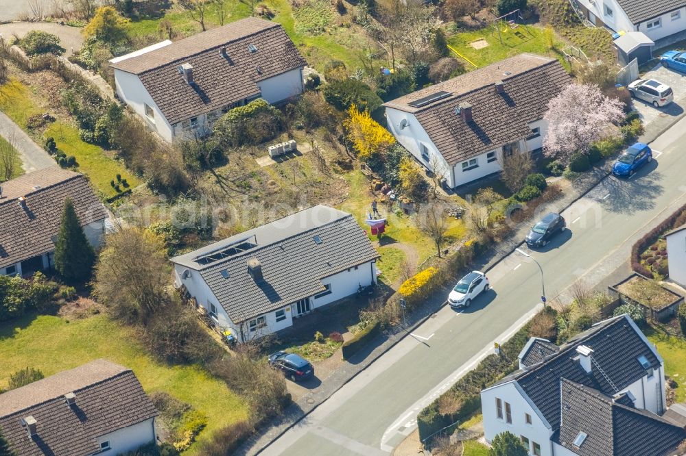 Meschede from above - Single-family residential area of settlement on Lanfertsweg in Meschede in the state North Rhine-Westphalia, Germany