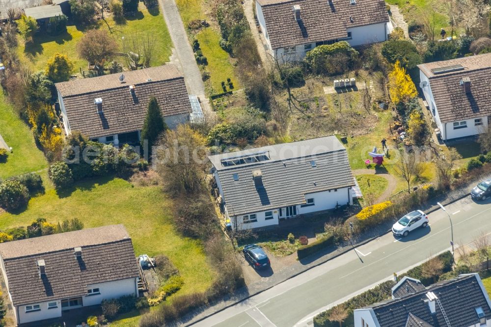 Meschede from the bird's eye view: Single-family residential area of settlement on Lanfertsweg in Meschede in the state North Rhine-Westphalia, Germany