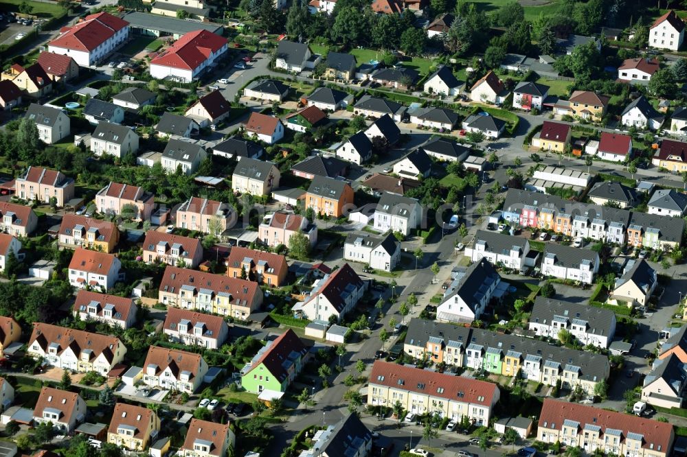 Leipzig from above - Single-family residential area of settlement Jadebogen im Stadtteil Engelsdorf in Leipzig in the state Saxony